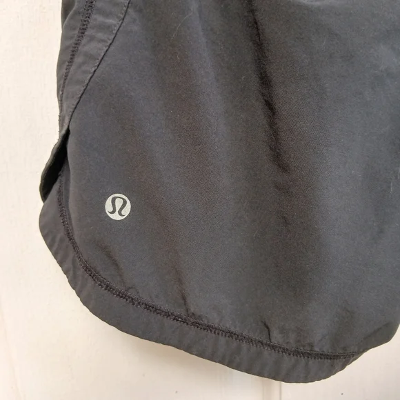 LULULEMON Lined Athletic Shorts SZ 6 - Picture 3 of 5